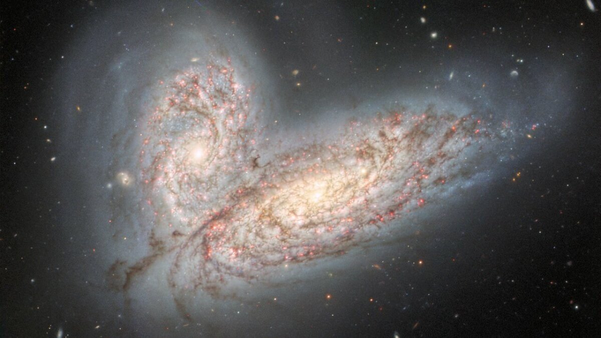 Dos magníficas galaxias están a punto de chocar en el espacio profundo