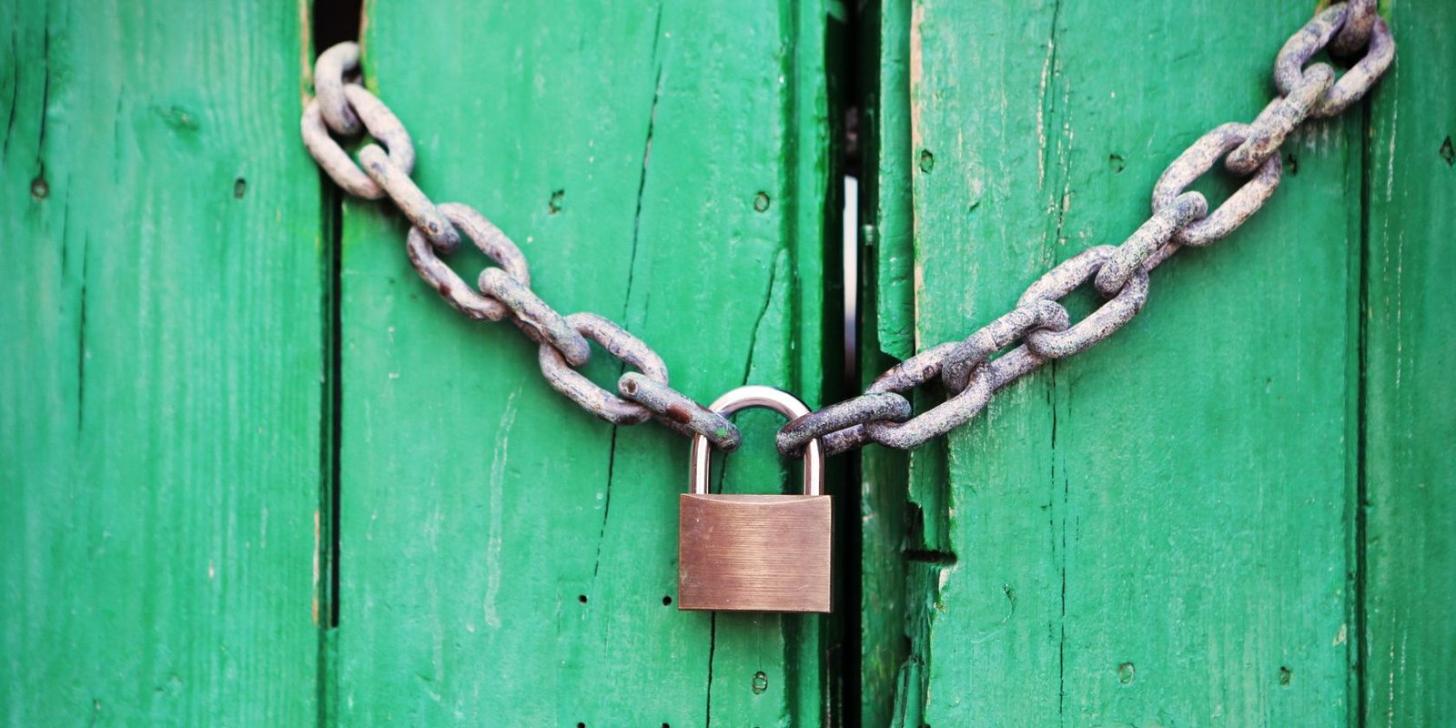 Desarrollador Web Freelance | Wordpress | | VirtualBox 7.0 agrega soporte para Linux Secure Boot, una nueva interfaz 1 Desarrollador Web Freelance | Wordpress | | padlock with chain on green door