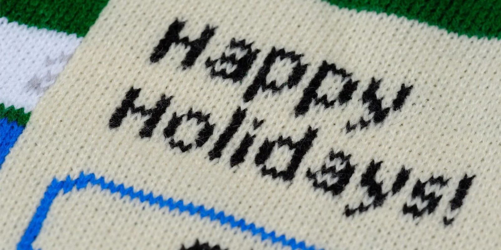 El suéter Ugly Holiday de Microsoft para 2022 presenta a Clippy como una estrella
