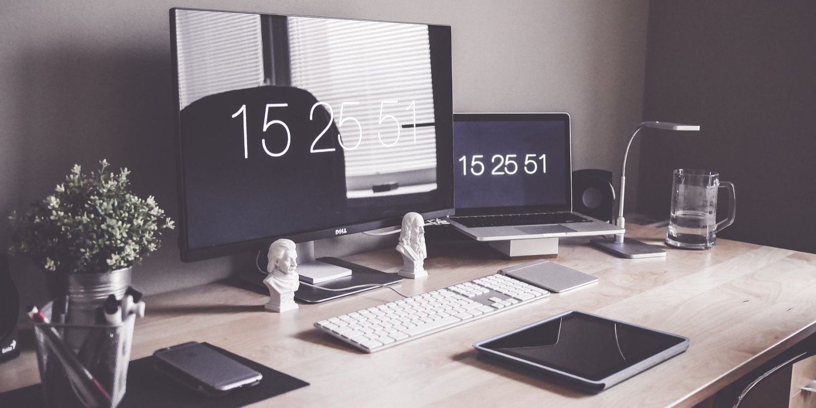 Desarrollador Web Freelance | Wordpress | | Cómo configurar el reloj de la bandeja del sistema para mostrar segundos 1 Desarrollador Web Freelance | Wordpress | | home office computer setup 1
