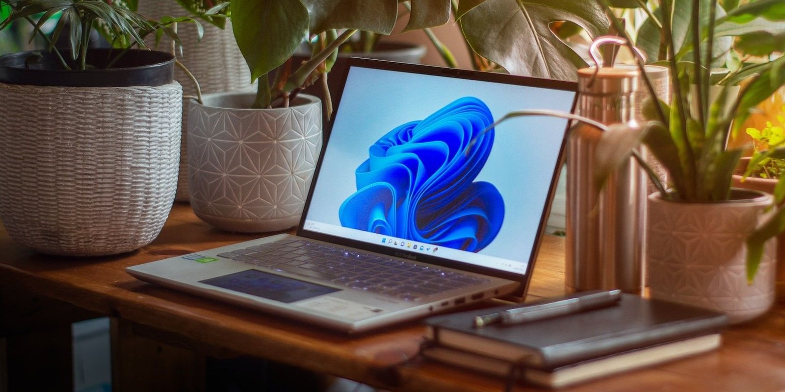 Desarrollador Web Freelance | Wordpress | | windows 11 laptop on a table