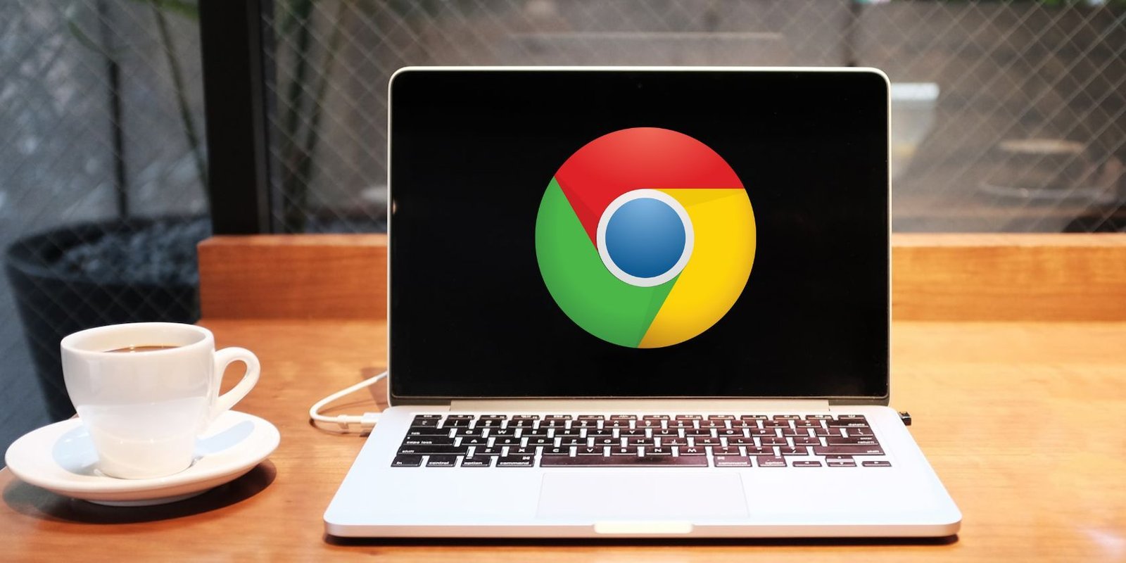 Desarrollador Web Freelance | Wordpress | | Cómo solucionar el problema de la pantalla negra de Google Chrome en Windows 1 Desarrollador Web Freelance | Wordpress | | a silver laptop with a google chrome logo on screen