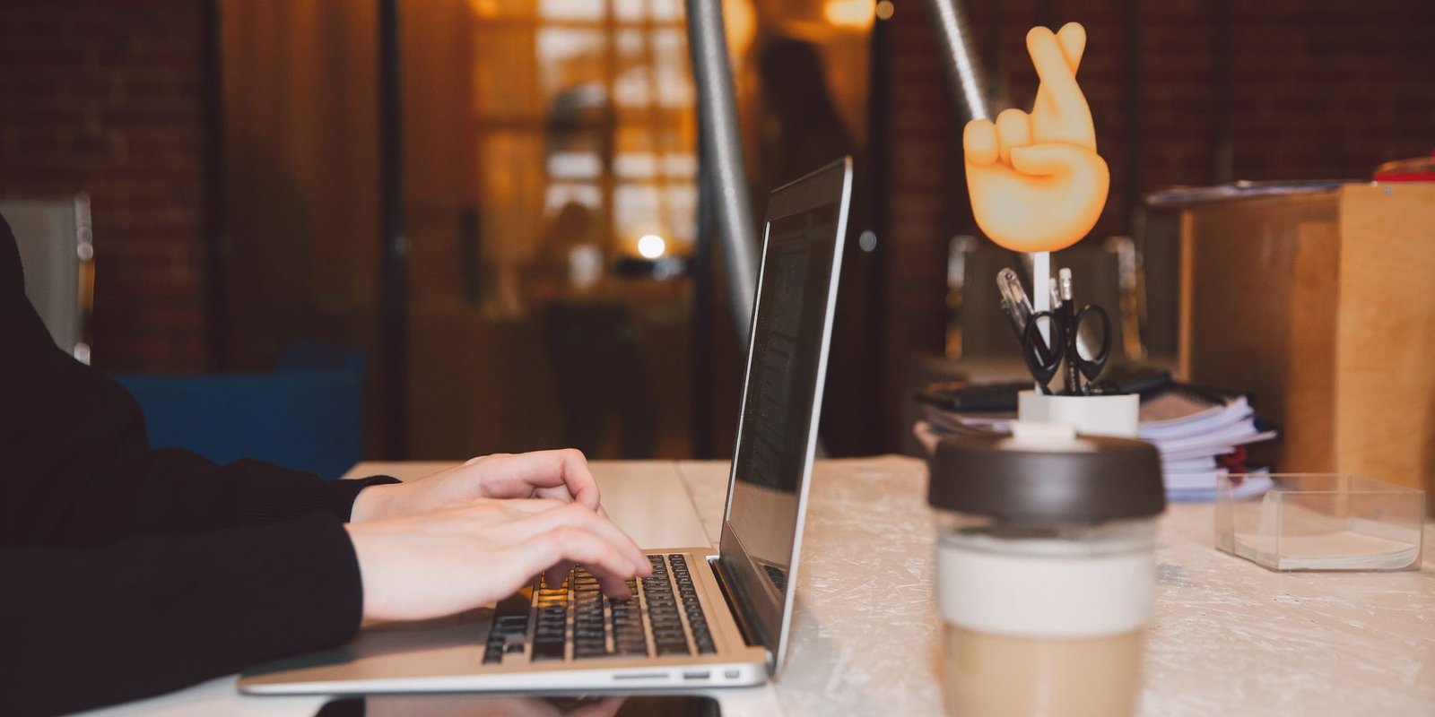 Desarrollador Web Freelance | Wordpress | | person using laptop on white table