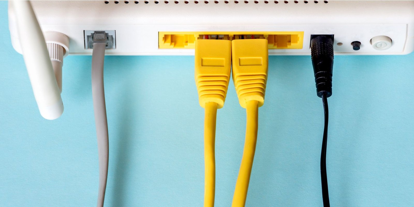 Desarrollador Web Freelance | Wordpress | | router inputs and outputs with ethernet cables feature