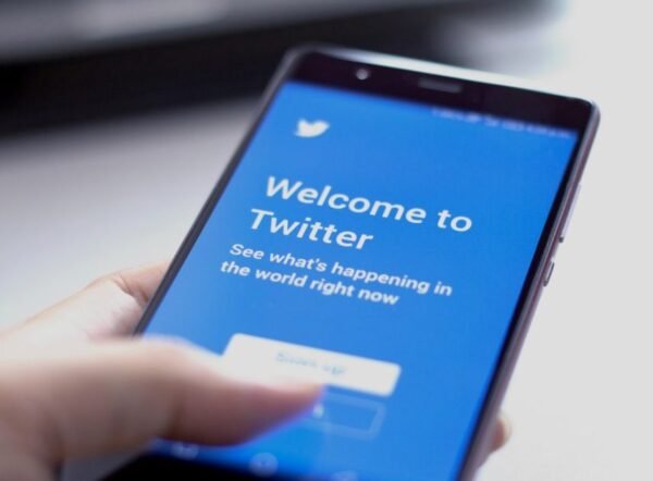 Desarrollador Web Freelance | Wordpress | | Twitter limita SMS 2FA a usuarios de Twitter Blue 1 Desarrollador Web Freelance | Wordpress | | Twitter Android scaled