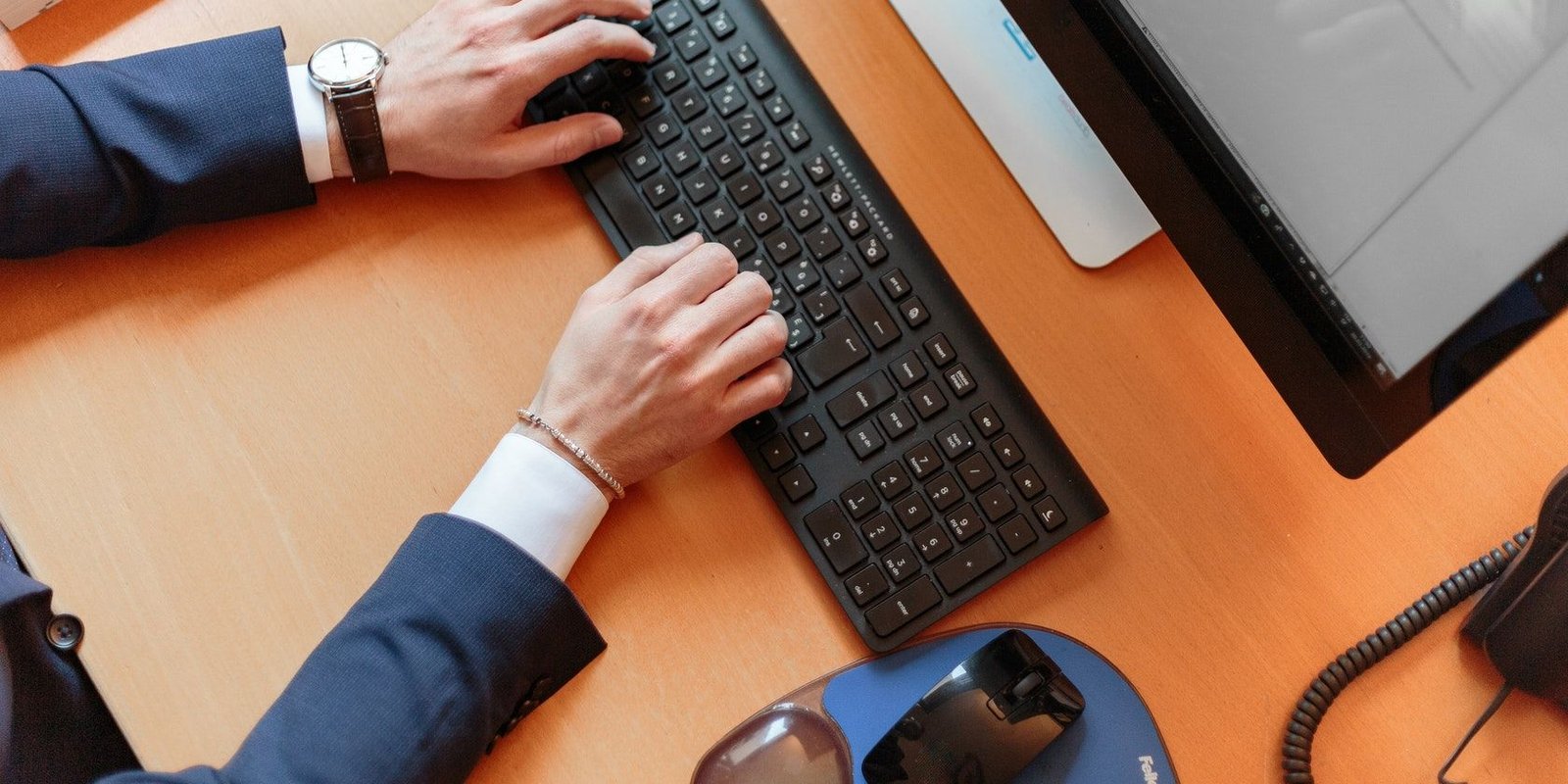 Desarrollador Web Freelance | Wordpress | | ¿El teclado se ha vuelto loco y escribe solo? 6 formas de arreglarlo en Windows 1 Desarrollador Web Freelance | Wordpress | | pexels oleg magni 2058128